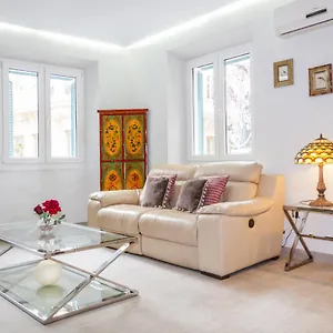flix-senz-roomalaga-by-bossh-apartments.1costadelsol.com/